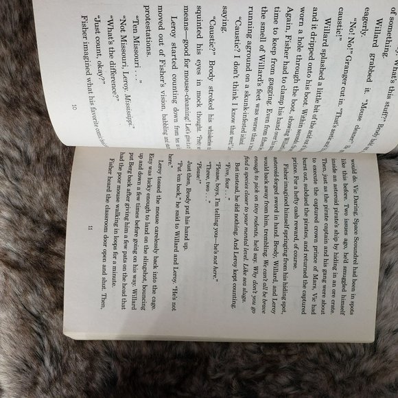 Popular‎ Clone by M. E. Castle Book 1 - The Clone Chronicles - Picture 3 of 6